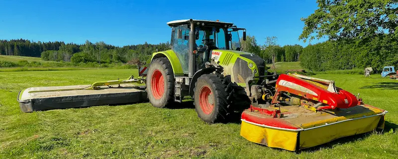 Roheline traktor esi ja taganiidukiga - Chip tuning teostatud Lepp Motors esinduses